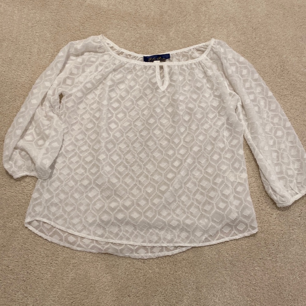White keyhole top with Diamond texture design, balloon sleeves
